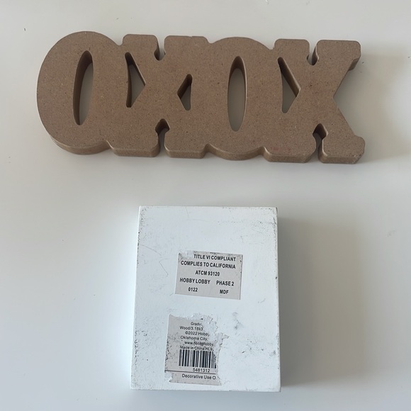 Home Decor Wood Quote Signs “XOXO” and “The Tassel was Worth the Hassle” - Picture 2 of 5